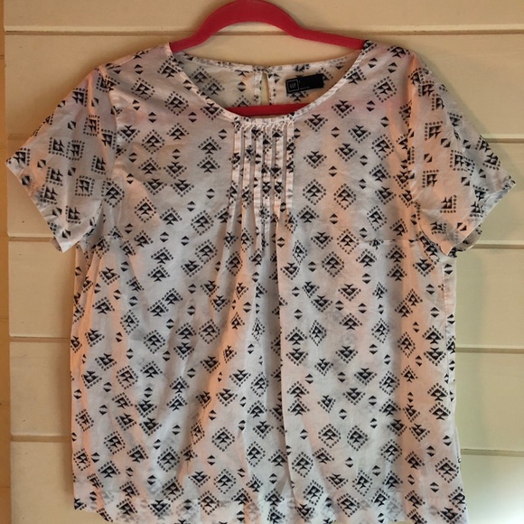GAP Top - Picture 2 of 4